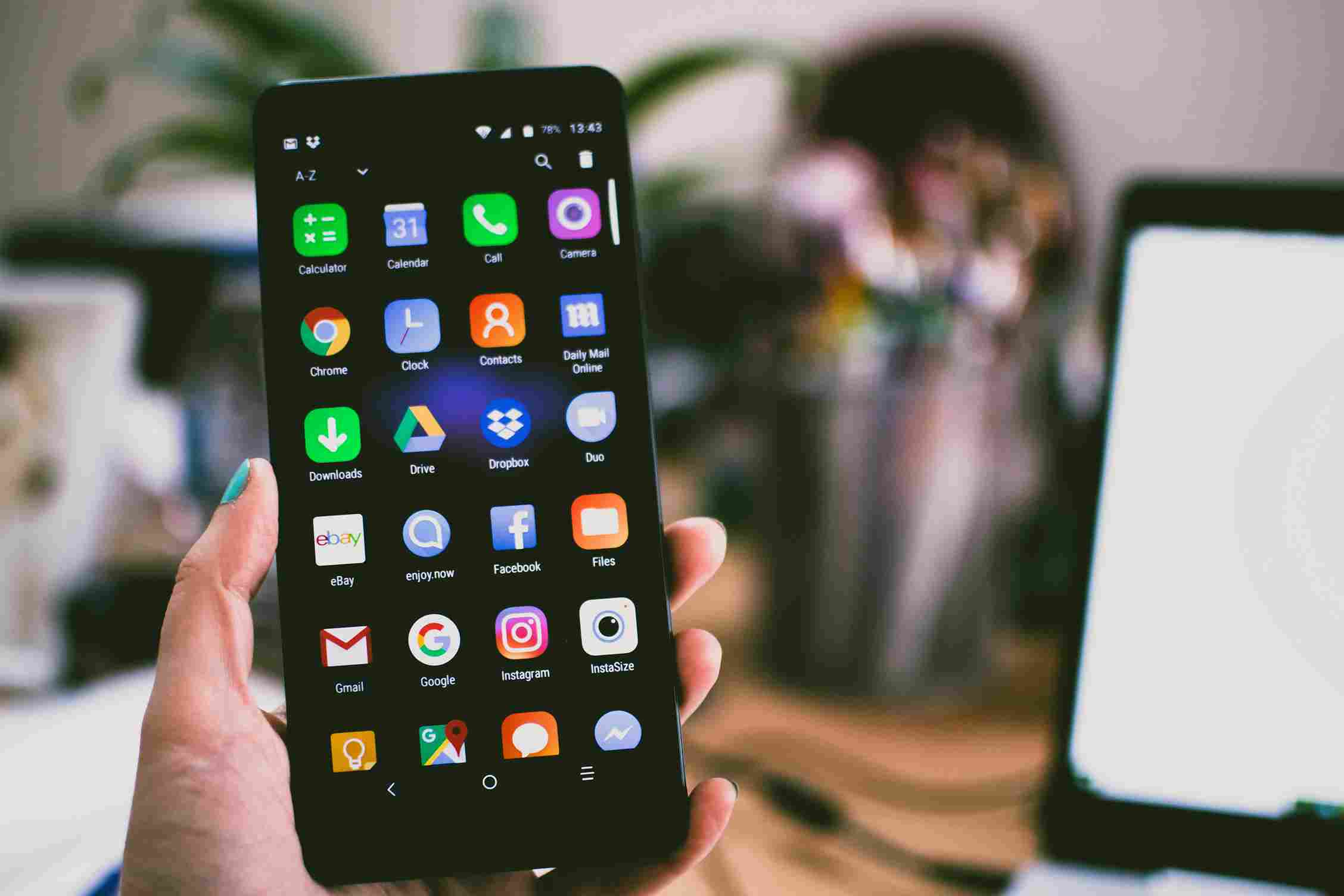 Samsung Galaxy Z Fold7: L'Evoluzione dei Pieghevoli e il Futuro Arrotolabile degli Smartphone