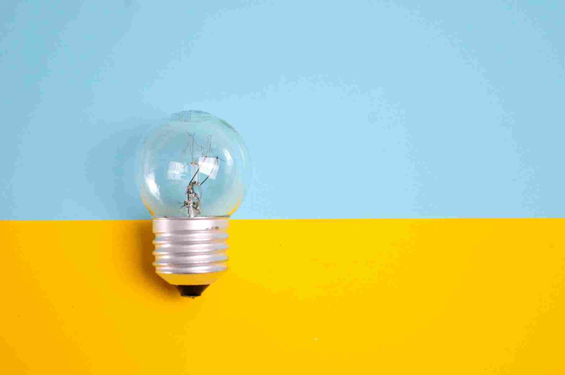 Luce bianca o calda? La guida definitiva alle lampadine da usare in casa